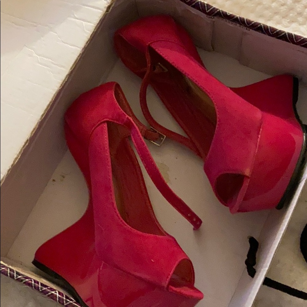 Shoes - Picture 4 of 4